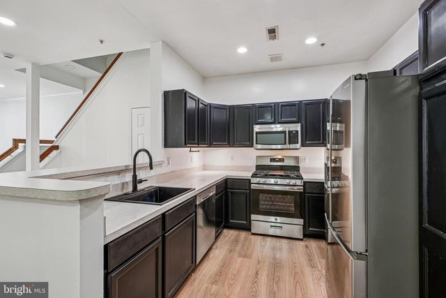 8 CRUSADER CT, Germantown, MD 20874