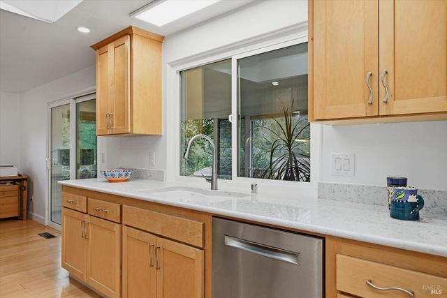 6480 Meadowridge Dr, Santa Rosa, CA 95409