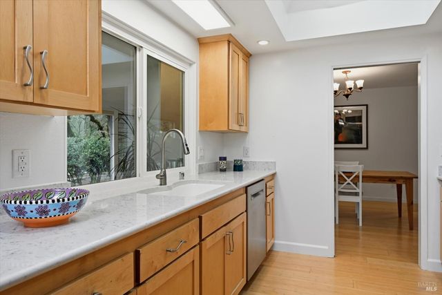 6480 Meadowridge Dr, Santa Rosa, CA 95409