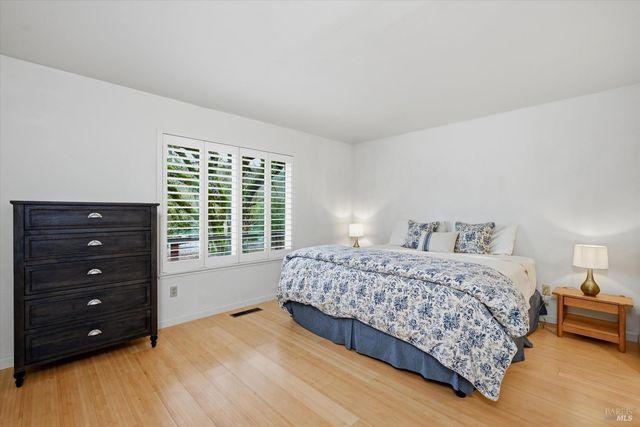 6480 Meadowridge Dr, Santa Rosa, CA 95409