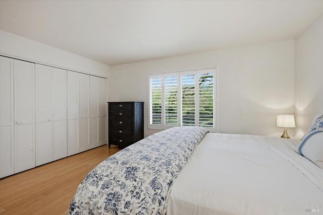 6480 Meadowridge Dr, Santa Rosa, CA 95409