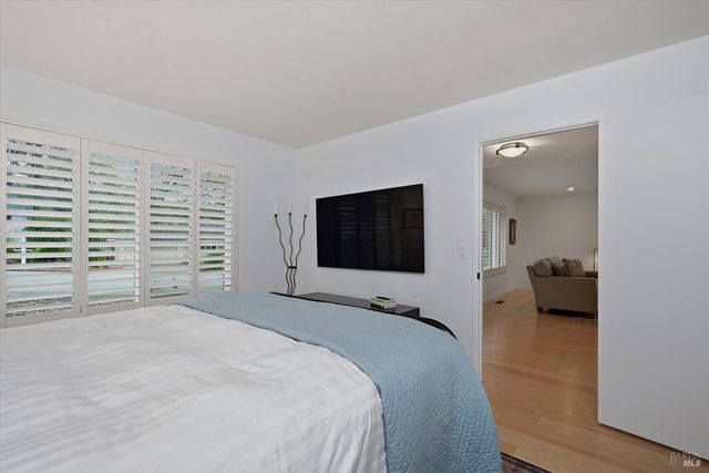 6480 Meadowridge Dr, Santa Rosa, CA 95409