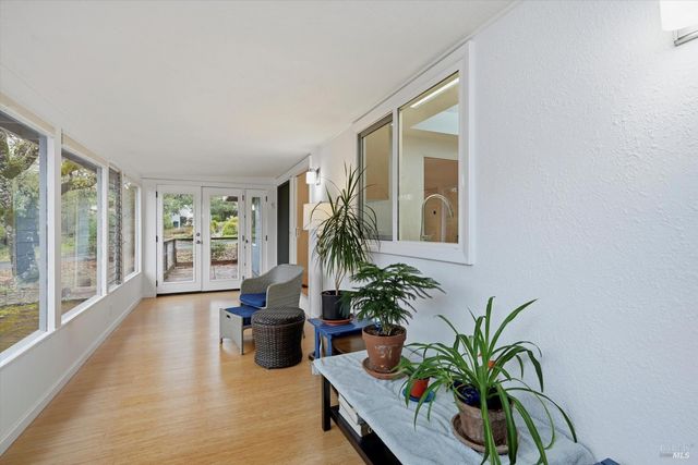 6480 Meadowridge Dr, Santa Rosa, CA 95409