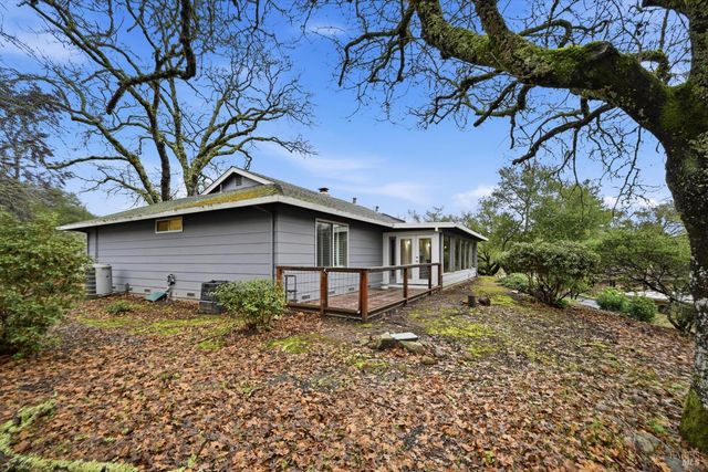 6480 Meadowridge Dr, Santa Rosa, CA 95409