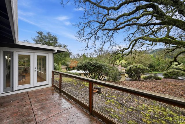 6480 Meadowridge Dr, Santa Rosa, CA 95409