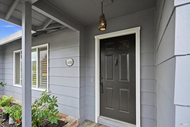 6480 Meadowridge Dr, Santa Rosa, CA 95409