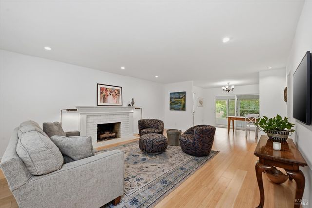 6480 Meadowridge Dr, Santa Rosa, CA 95409