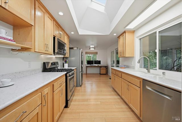 6480 Meadowridge Dr, Santa Rosa, CA 95409