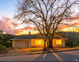 6480 Meadowridge Dr, Santa Rosa, CA 95409