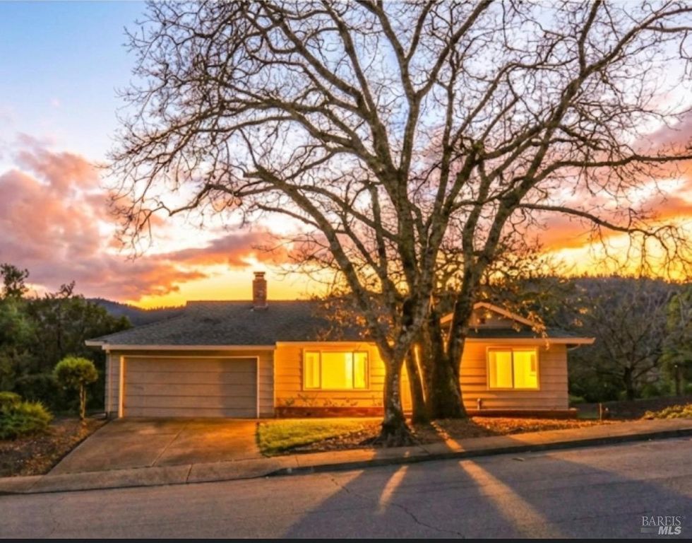 6480 Meadowridge Dr, Santa Rosa, CA 95409