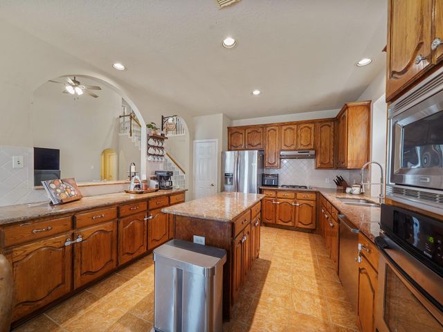 719 Rock Springs Drive, Richmond, TX 77469