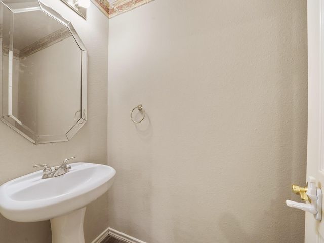 719 Rock Springs Drive, Richmond, TX 77469