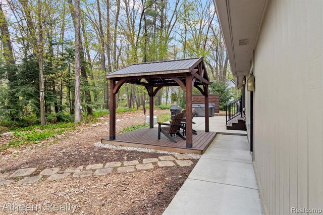 5126 Braddock Court, Brighton, MI 48114