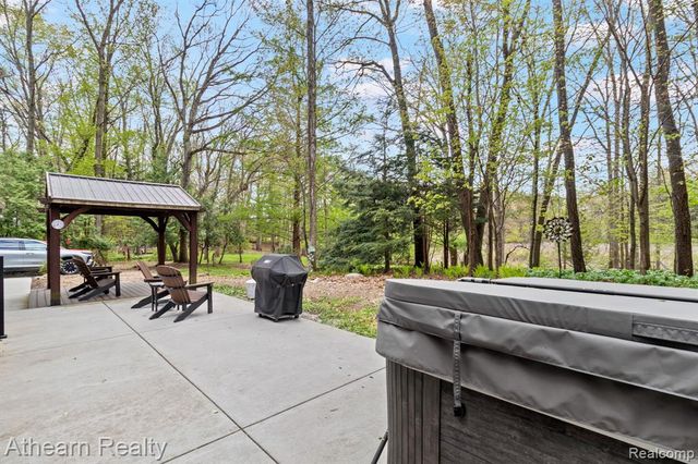 5126 Braddock Court, Brighton, MI 48114