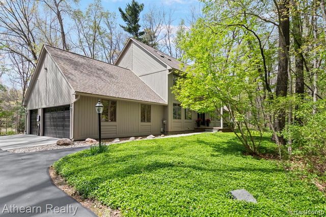 5126 Braddock Court, Brighton, MI 48114