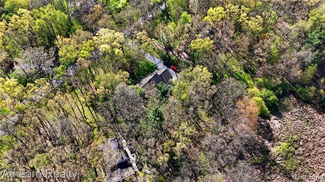 5126 Braddock Court, Brighton, MI 48114