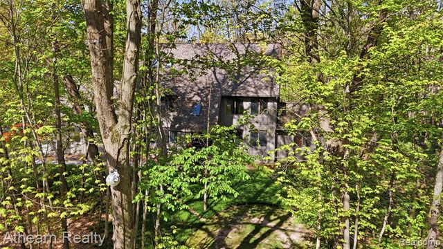 5126 Braddock Court, Brighton, MI 48114
