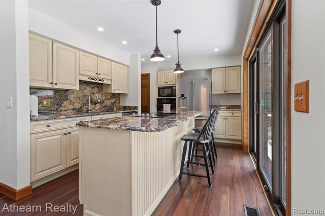 5126 Braddock Court, Brighton, MI 48114