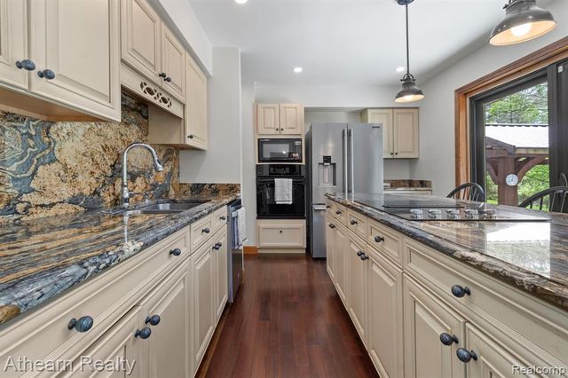 5126 Braddock Court, Brighton, MI 48114