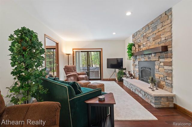 5126 Braddock Court, Brighton, MI 48114