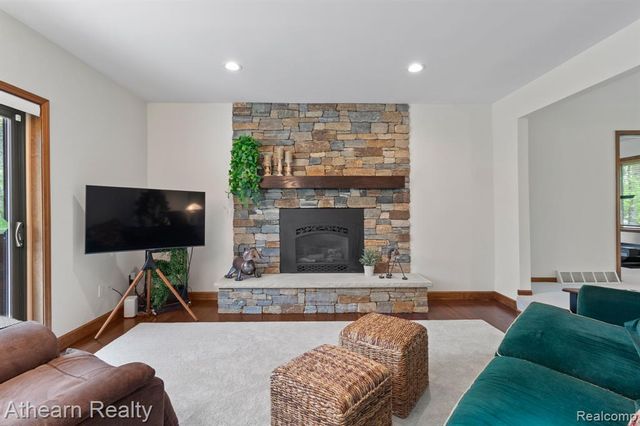 5126 Braddock Court, Brighton, MI 48114