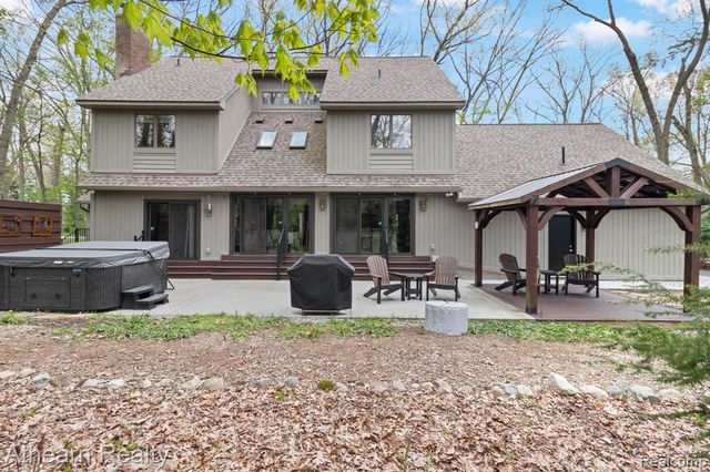 5126 Braddock Court, Brighton, MI 48114