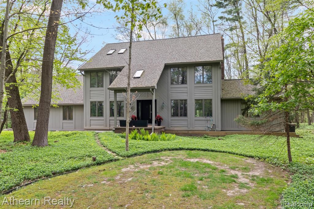 5126 Braddock Court, Brighton, MI 48114