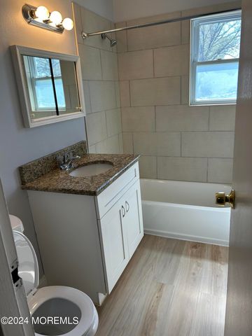 4 Windsor Terrace B, Freehold, NJ 07728