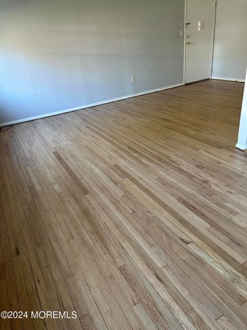 4 Windsor Terrace B, Freehold, NJ 07728