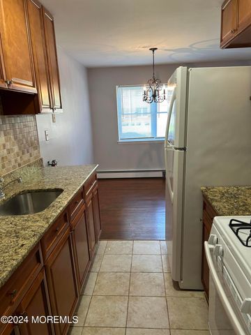4 Windsor Terrace B, Freehold, NJ 07728