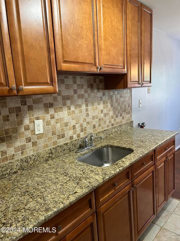 4 Windsor Terrace B, Freehold, NJ 07728