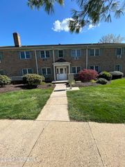 4 Windsor Terrace B, Freehold, NJ 07728