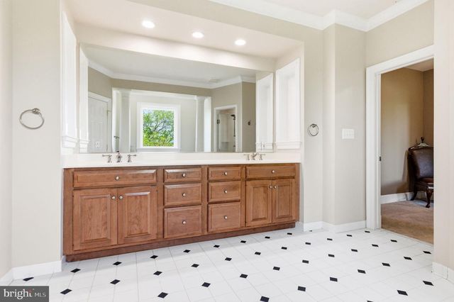 15018 CLOVER HILL RD, Waterford, VA 20197