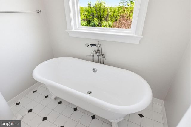 15018 CLOVER HILL RD, Waterford, VA 20197