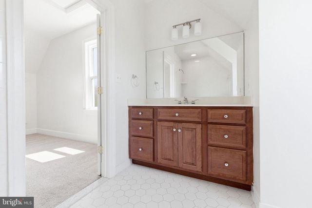 15018 CLOVER HILL RD, Waterford, VA 20197