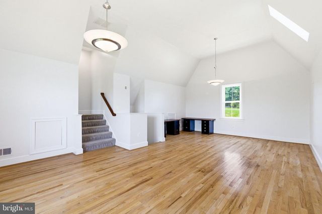 15018 CLOVER HILL RD, Waterford, VA 20197