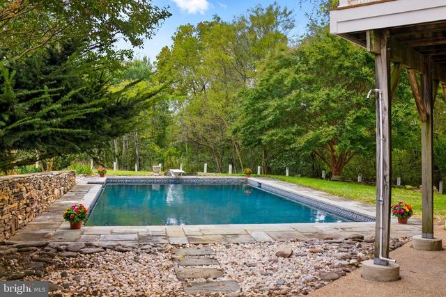 15018 CLOVER HILL RD, Waterford, VA 20197