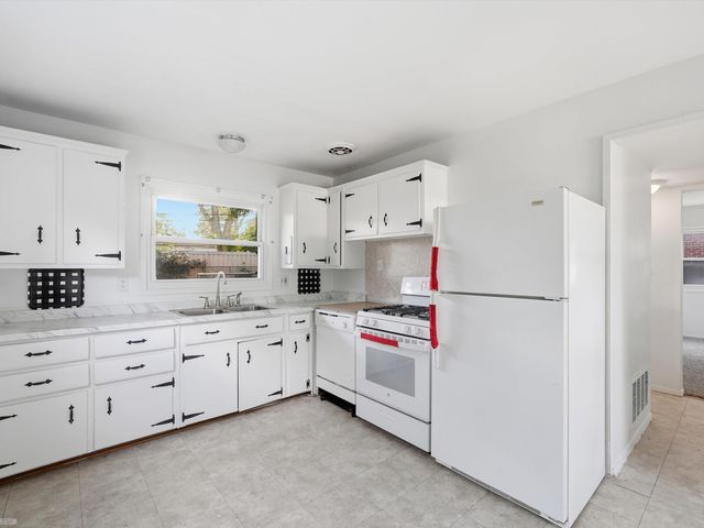 28678 Hales Street, Madison Heights, MI 48071