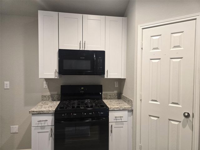 154 Bellewood Manor Drive, Magnolia, TX 77354