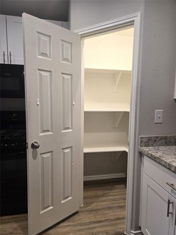 154 Bellewood Manor Drive, Magnolia, TX 77354