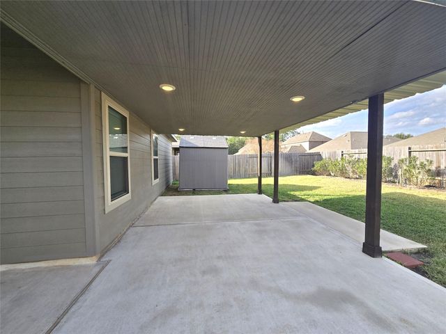 154 Bellewood Manor Drive, Magnolia, TX 77354