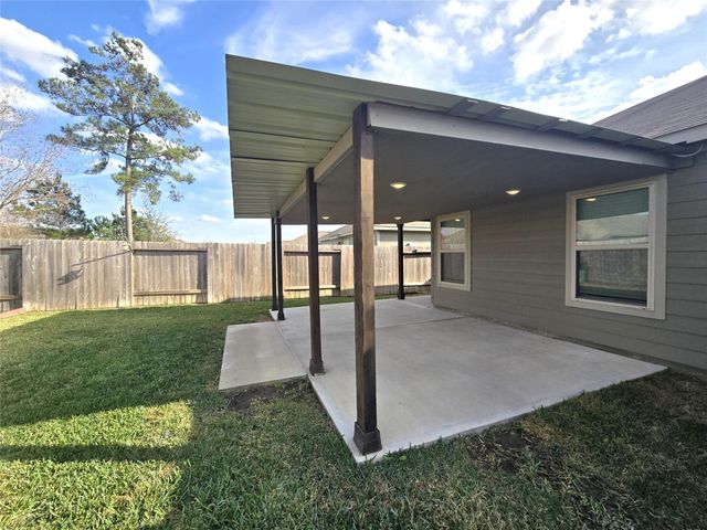 154 Bellewood Manor Drive, Magnolia, TX 77354