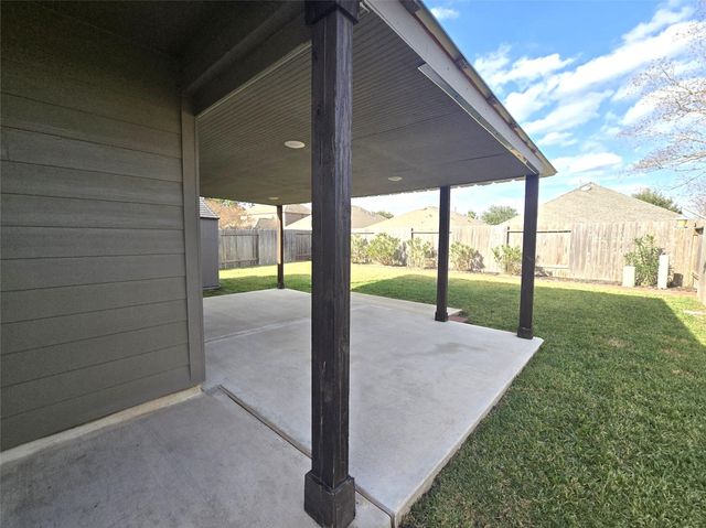 154 Bellewood Manor Drive, Magnolia, TX 77354