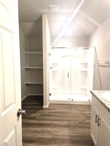 154 Bellewood Manor Drive, Magnolia, TX 77354