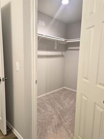 154 Bellewood Manor Drive, Magnolia, TX 77354