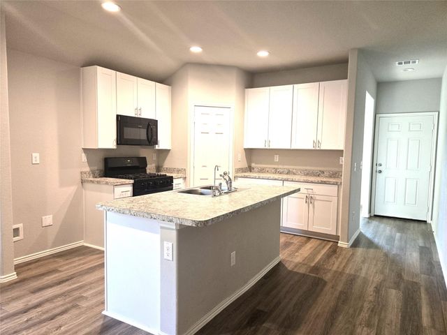 154 Bellewood Manor Drive, Magnolia, TX 77354