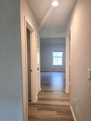 154 Bellewood Manor Drive, Magnolia, TX 77354