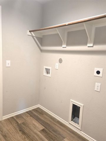 154 Bellewood Manor Drive, Magnolia, TX 77354