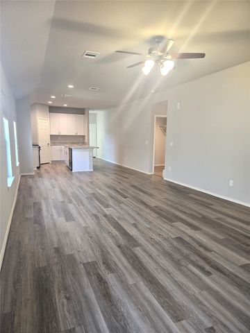 154 Bellewood Manor Drive, Magnolia, TX 77354