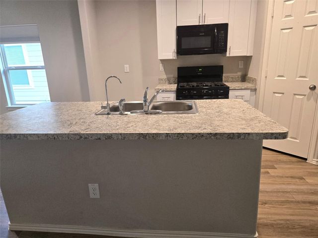 154 Bellewood Manor Drive, Magnolia, TX 77354